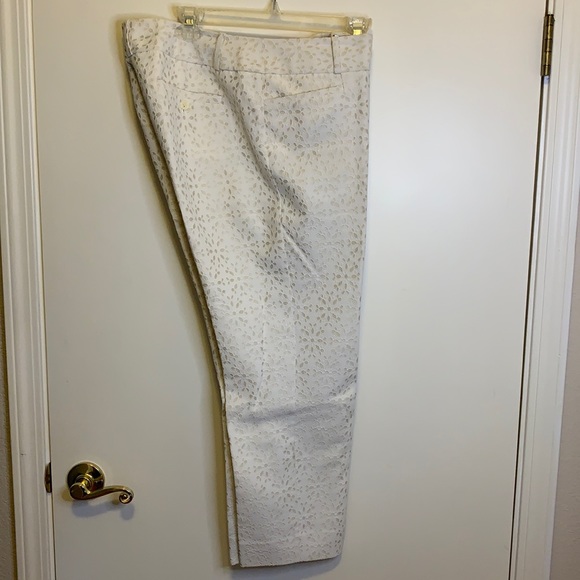 The Limited Drew Fit eyelet cropped pants - Picture 2 of 9